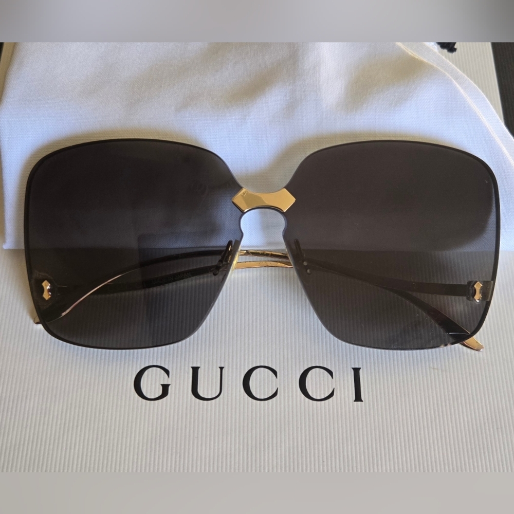 Gucci Oversized GG0352s 001 Sunglasses RARE!
